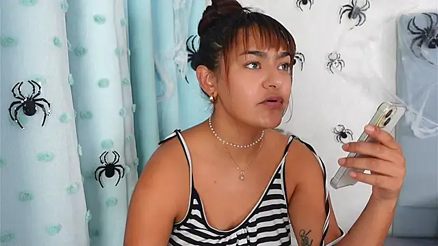 Snapshot of AshiaEkta1 chatting on November 2025 06:40:02 AM AshiaEkta1 online show from November 2025 06:40:02 AM