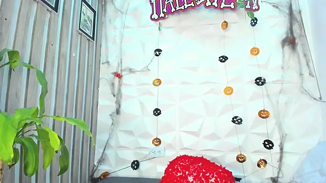 Snapshot of MarieMyller chatting on October 2025 08:27:02 PM MarieMyller online show from October 2025 08:27:02 PM