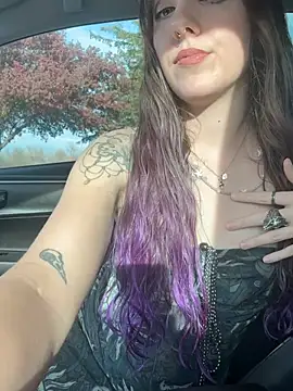 Snapshot of thevixenviolet chatting on April 2026 12:32:01 AM thevixenviolet online show from April 2026 12:32:01 AM