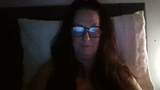Snapshot of Tillieuk chatting on April 2026 09:21:02 PM Tillieuk online show from April 2026 09:21:02 PM
