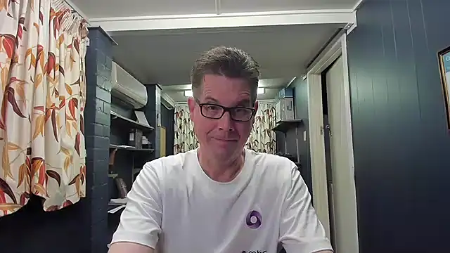 Snapshot of tilobinder chatting on December 2024 03:21:02 PM tilobinder online show from December 2024 03:21:02 PM