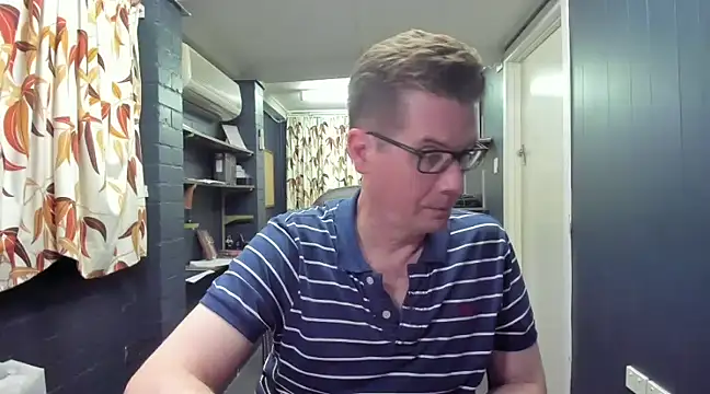 Snapshot of tilobinder chatting on December 2024 04:00:02 PM tilobinder online show from December 2024 04:00:02 PM