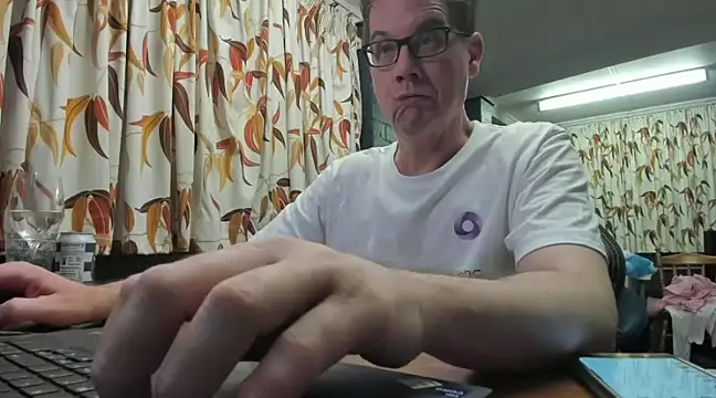 Snapshot of tilobinder chatting on January 2025 02:14:01 PM tilobinder online show from January 2025 02:14:01 PM