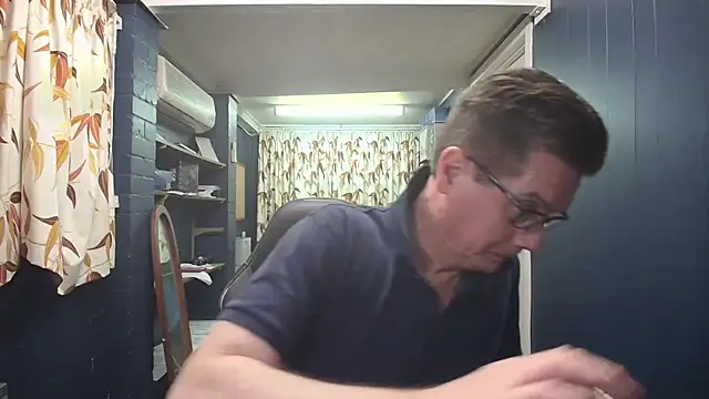 Snapshot of tilobinder chatting on October 2025 01:54:01 PM tilobinder online show from October 2025 01:54:01 PM