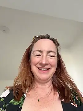 Snapshot of LouiseTswing chatting on June 2026 02:50:02 PM LouiseTswing online show from June 2026 02:50:02 PM
