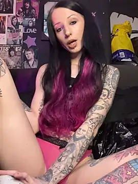 Snapshot of MissMidnightUK chatting on March 2026 11:53:02 PM MissMidnightUK online show from March 2026 11:53:02 PM