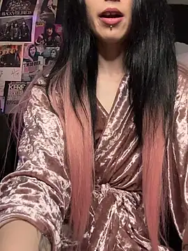 Snapshot of MissMidnightUK chatting on April 2026 12:02:02 AM MissMidnightUK online show from April 2026 12:02:02 AM