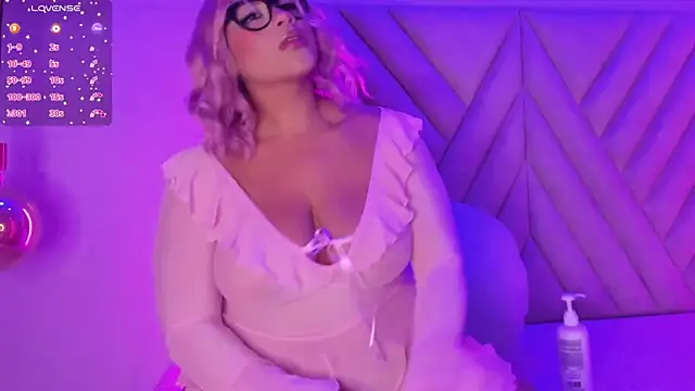 Snapshot of SussieRogers chatting on September 2025 01:01:01 PM SussieRogers online show from September 2025 01:01:01 PM