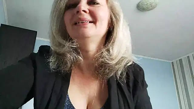 Snapshot of EdithManning chatting on March 2026 06:39:01 AM EdithManning online show from March 2026 06:39:01 AM