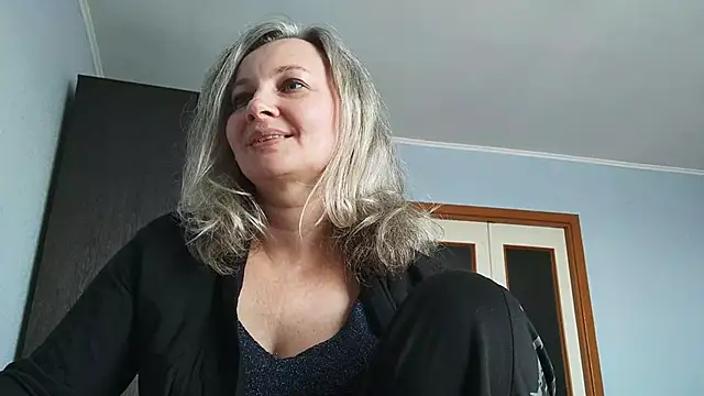 Snapshot of EdithManning chatting on March 2026 12:33:01 PM EdithManning online show from March 2026 12:33:01 PM