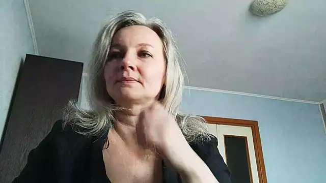 Snapshot of EdithManning chatting on March 2026 05:57:01 AM EdithManning online show from March 2026 05:57:01 AM