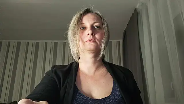 Snapshot of EdithManning chatting on March 2026 06:14:02 PM EdithManning online show from March 2026 06:14:02 PM