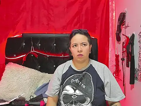 katieeandsharonn online show from November 2025 01:33:02 PM