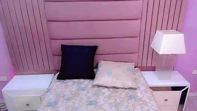 Snapshot of SexyValeriaa chatting on January 2025 03:37:02 PM SexyValeriaa online show from January 2025 03:37:02 PM