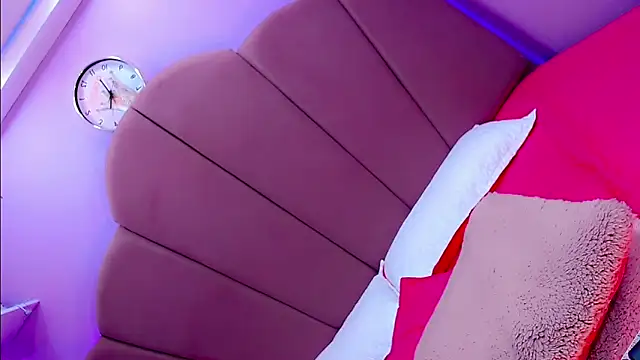 Snapshot of SexyValeriaa chatting on March 2025 04:51:01 AM SexyValeriaa online show from March 2025 04:51:01 AM