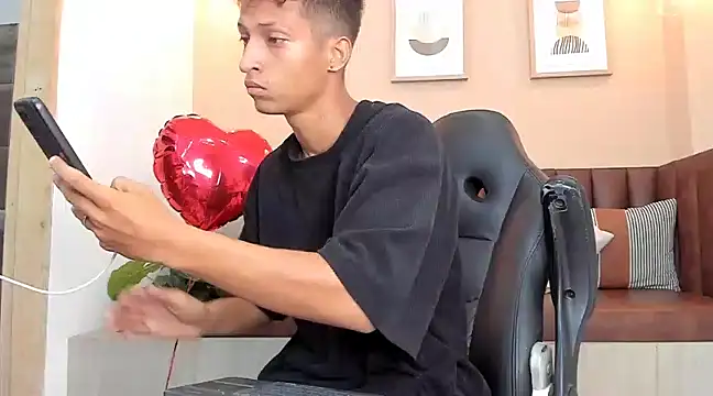 Snapshot of wolf_james123 chatting on February 2025 01:59:01 PM wolf james123 online show from February 2025 01:59:01 PM