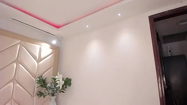 LunaWarner online show from April 2026 12:11:02 AM