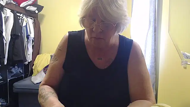 Snapshot of canadiancougar1965 chatting on February 2026 04:03:02 PM canadiancougar1965 online show from February 2026 04:03:02 PM