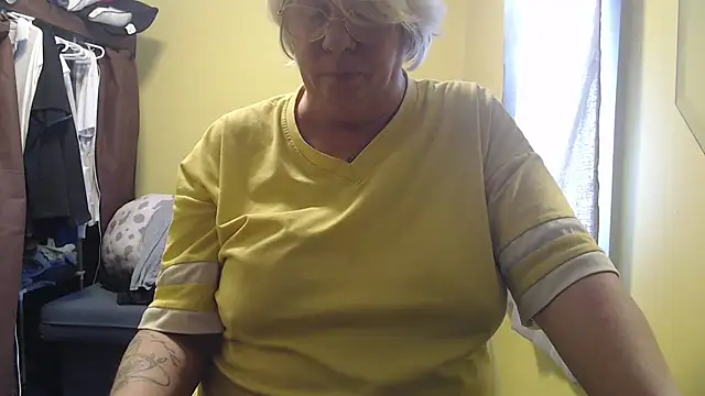 Snapshot of canadiancougar1965 chatting on February 2026 04:16:01 PM canadiancougar1965 online show from February 2026 04:16:01 PM