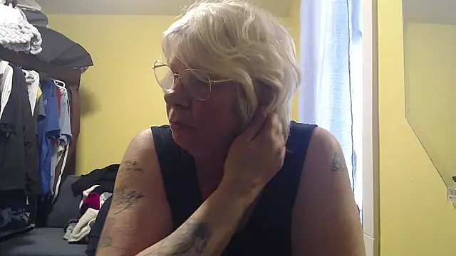 Snapshot of canadiancougar1965 chatting on March 2026 04:34:01 PM canadiancougar1965 online show from March 2026 04:34:01 PM