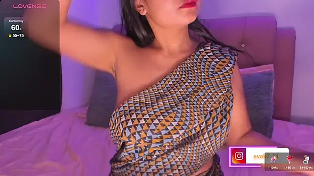 Snapshot of shara_queen1 chatting on January 2025 09:43:02 AM shara queen1 online show from January 2025 09:43:02 AM