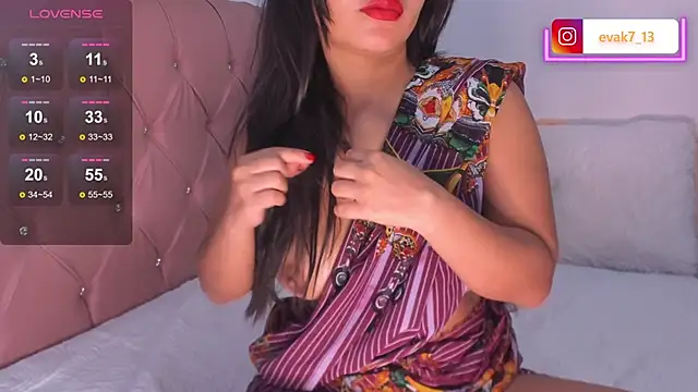 Snapshot of shara_queen1 chatting on January 2025 01:02:02 PM shara queen1 online show from January 2025 01:02:02 PM