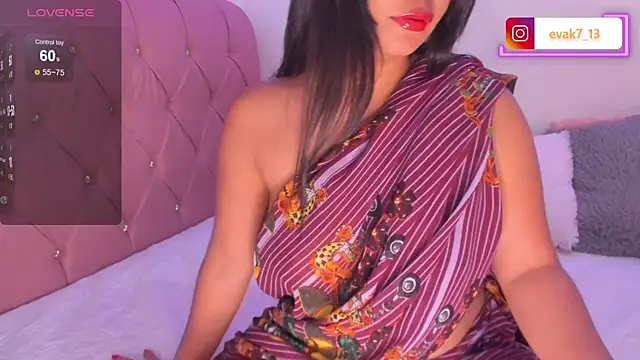 Snapshot of shara_queen1 chatting on January 2025 10:01:01 PM shara queen1 online show from January 2025 10:01:01 PM