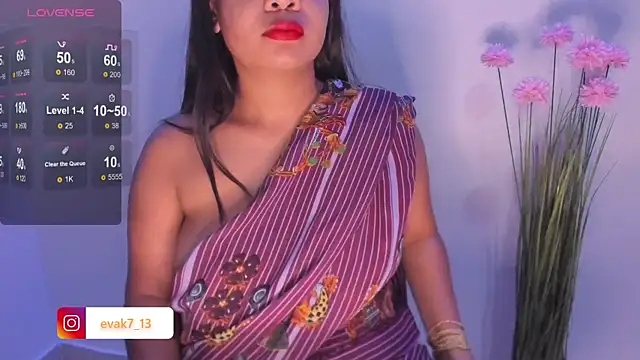 Snapshot of shara_queen1 chatting on January 2025 09:57:02 AM shara queen1 online show from January 2025 09:57:02 AM