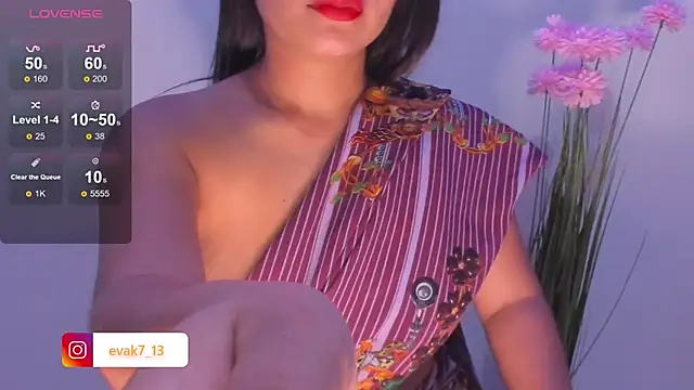 Snapshot of shara_queen1 chatting on February 2025 03:31:01 AM shara queen1 online show from February 2025 03:31:01 AM