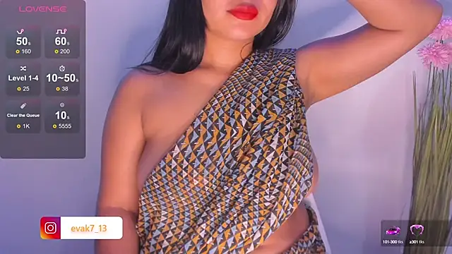 Snapshot of shara_queen1 chatting on February 2025 02:25:01 AM shara queen1 online show from February 2025 02:25:01 AM
