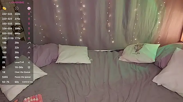 Snapshot of sophie__lee chatting on December 2025 10:50:01 PM sophie lee online show from December 2025 10:50:01 PM