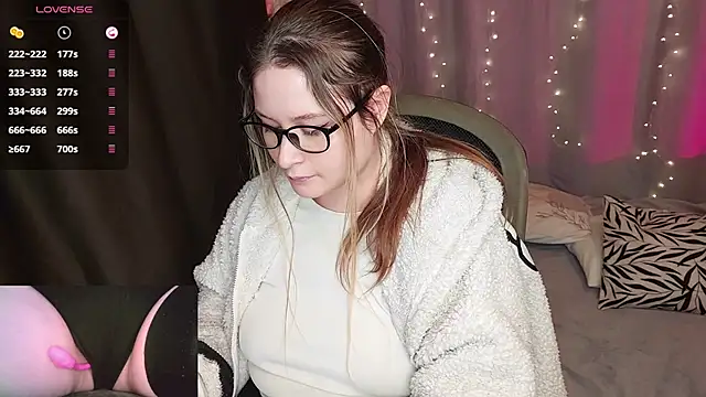 Snapshot of sophie__lee chatting on January 2026 02:48:01 AM sophie lee online show from January 2026 02:48:01 AM