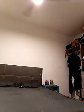 iDogrose21 online show from December 2024 07:57:01 PM