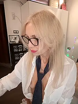 Mila Lovi online show from February 2026 10:44:02 AM