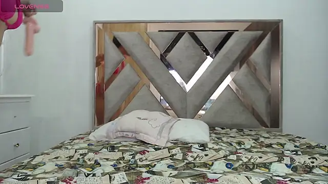 Snapshot of CorinaSmith28 chatting on April 2026 09:31:01 PM CorinaSmith28 online show from April 2026 09:31:01 PM