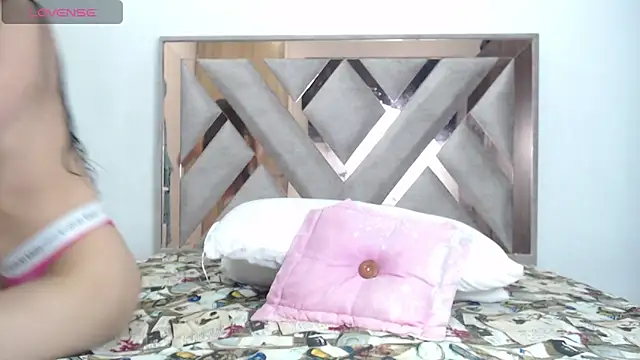 Snapshot of CorinaSmith28 chatting on April 2026 10:02:02 PM CorinaSmith28 online show from April 2026 10:02:02 PM