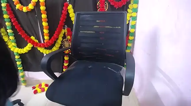 Snapshot of gulabo-Queen chatting on December 2024 03:54:02 PM gulabo-Queen online show from December 2024 03:54:02 PM