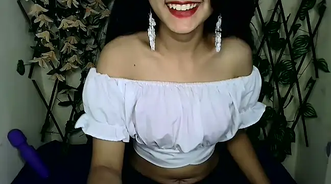 Snapshot of SUZY_FROMUS chatting on February 2025 11:00:02 PM SUZY FROMUS online show from February 2025 11:00:02 PM