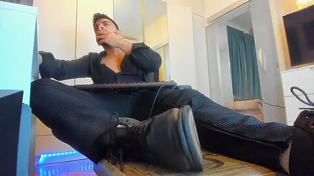 Snapshot of welcometo_hell chatting on October 2025 01:45:02 PM welcometo hell online show from October 2025 01:45:02 PM