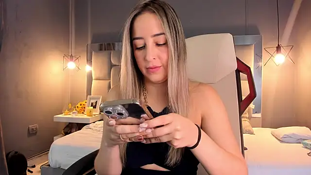 AliceSteel12 online show from December 2024 12:33:01 PM