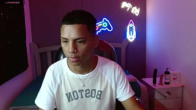 OwenStone  online show from December 2024 07:45:01 PM