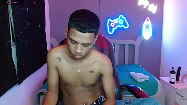 OwenStone  online show from December 2024 10:39:02 PM