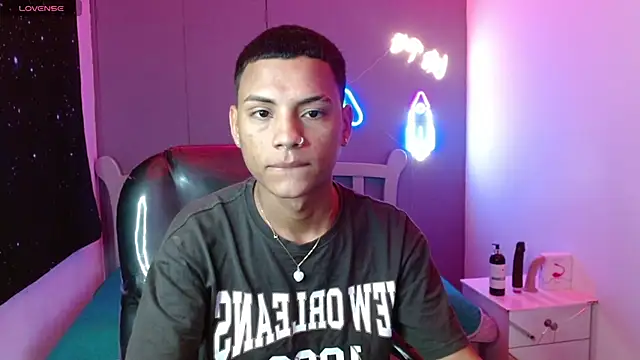 OwenStone  online show from December 2024 07:50:02 PM