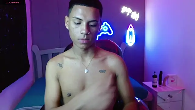 OwenStone  online show from December 2024 10:52:01 PM