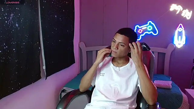 OwenStone  online show from December 2024 07:54:02 PM