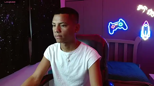 OwenStone  online show from December 2024 07:31:02 PM