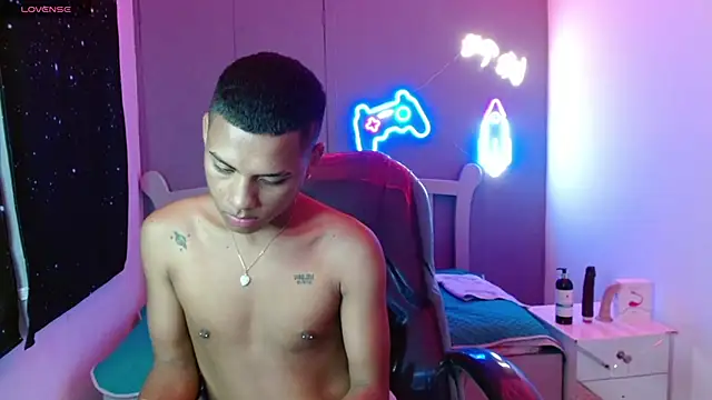 OwenStone  online show from December 2024 07:54:02 PM