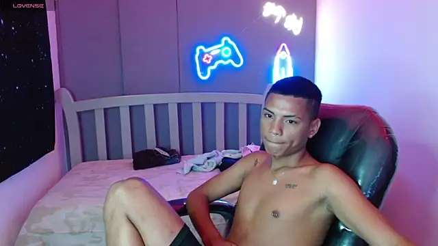 OwenStone  online show from December 2024 11:30:01 PM