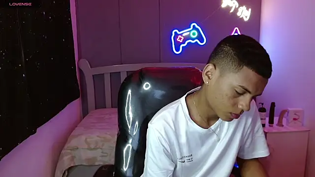 OwenStone  online show from December 2024 08:13:01 PM