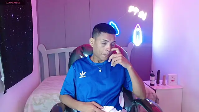 OwenStone  online show from December 2024 08:32:01 PM